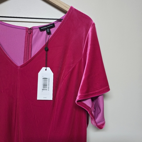 NWT Universal Standard Hot Pink Velvet V-Neck Dress Size 14-16 - Picture 3 of 5